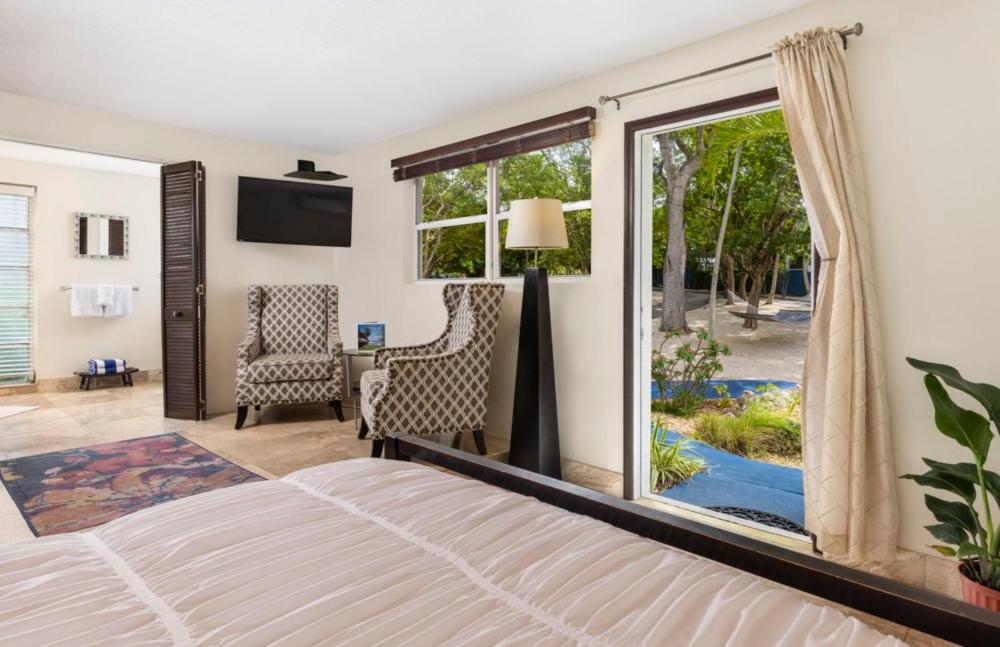 Suite with Garden View interior
