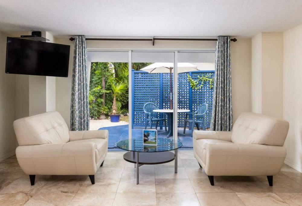 King Room with Garden View interior